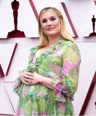 Кто из знаменитостей обьявил о своей беременности на красной дорожке «Оскара-2021»?