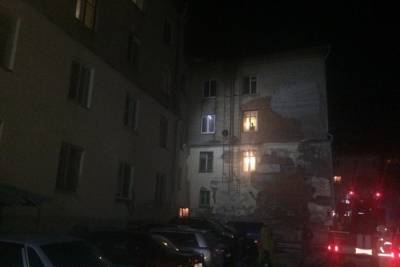 Один человек пострадал и 37 спасены при пожаре в многоквартирном доме в Екатеринбурге
