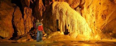 Во Франции 15 добровольцев провели 40 дней в пещере без света