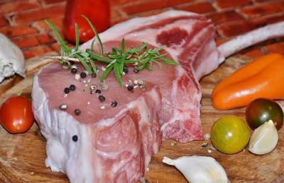 Розничные цены на свинину отрываются от закупочных
