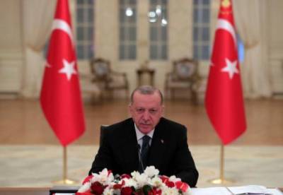 «Просто возмутительно»: Турция грозится ответить США, лира вновь рухнула