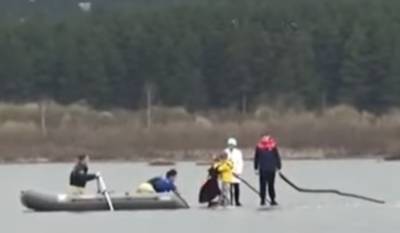 На Урале трех школьников сняли с дрейфующей льдины