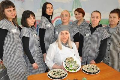 В Новосибирске заключенных научили готовить суши и роллы