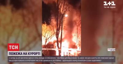 В курортном городке в Одесской области сгорело 5 лотков с сувенирами: местные говорят о поджоге