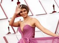 Очень короткая стрижка и летящее лиловое платье: неузнаваемая Холли Берри на красной дорожке церемонии Оскар-2021