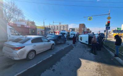 В Ульяновске в результате ДТП с участием маршрутки пострадали девять человек