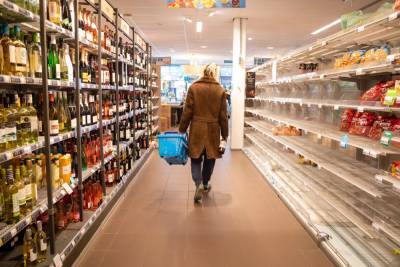 Сколько покупателей – столько и корзин: в супермаркетах Польши хотят ввести новые правила