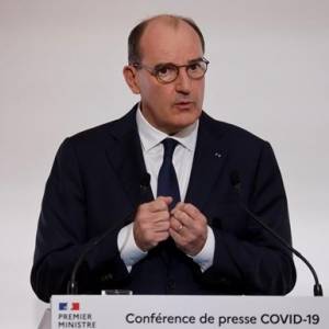 Власти Франции заявили о преодолении пика третьей коронавирусной волны