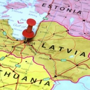 Страны Балтии в знак солидарности с Чехией высылают дипломатов РФ