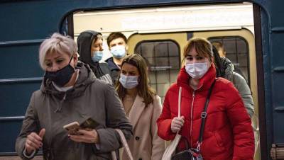 Власти Москвы усилили контроль ношения масок и перчаток в метро
