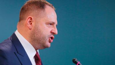 Глава офиса Зеленского назвал некорректным предложение пригласить Путина в Киев