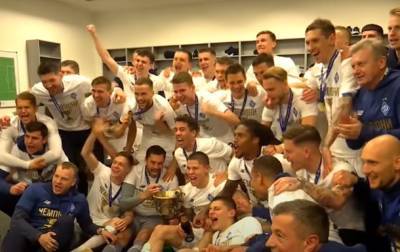 Динамо Киев вручили медали чемпиона Украины