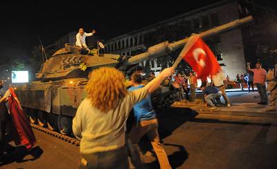 Власти Турции обвинили более 500 военных в причастности к попытке госпереворота