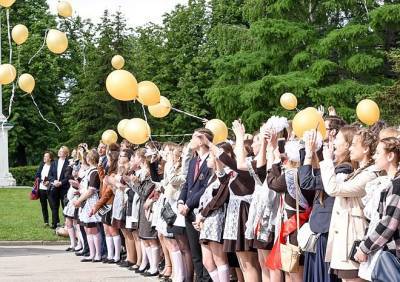 Рязанцы попросили Любимова разрешить присутствие родителей на выпускных в школах и детсадах