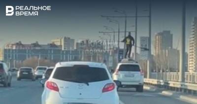 Казанские инспекторы оштрафовали Булата Bolt Закирова за проезд на крыше авто с веслом
