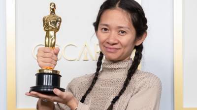 Натуральный и игривый: каким бьюти-образом удивила обладательница Оскара-2021 Хлои Чжао