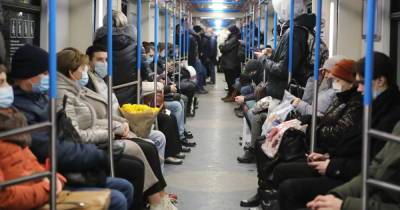 В Москве усилен контроль масочно-перчаточного режима в метро