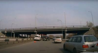 ДТП частично заблокировало дорогу в центре Кемерова