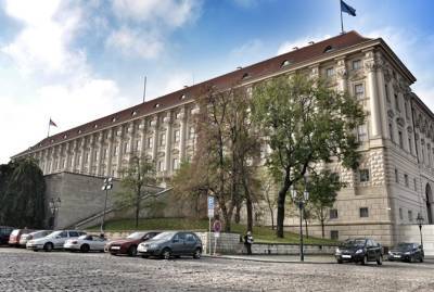 В МИД Украины предложили высланным Россией чешским дипломатам работу