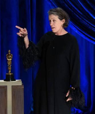 Почему на сцене «Оскара-2021» актриса Фрэнсис МакДорманд неожиданно завыла как волк?