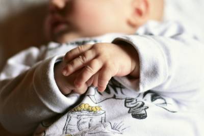 В России число рожденных детей снизилось почти на четверть