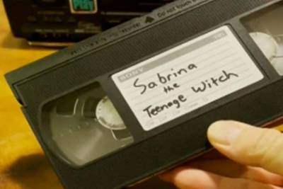 Женщина не смогла сменить фамилию из-за взятой напрокат в 1999 году видеокассеты
