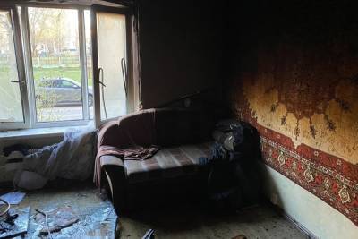 Трое мужчин чуть не задохнулись в горящей квартире в Смоленске