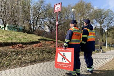 Зимние знаки безопасности заменили на летние на водоемах Москвы