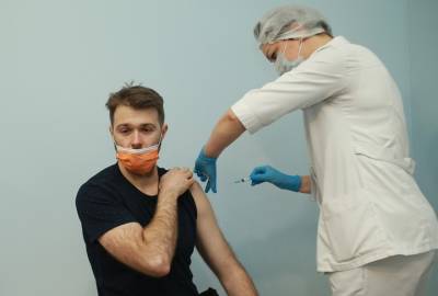 Выездные бригады вакцинации от коронавируса заработали еще в трех торговых центрах Москвы