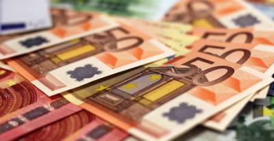 Биржа: евро вырос на торгах 26 апреля
