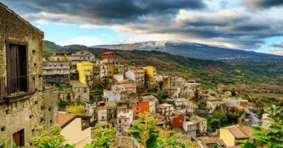 На итальянской Сицилии начали продавать дома за 1 евро (фото)
