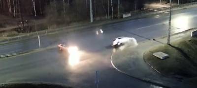 Автомобили в Петрозаводске раскидало по проезжей части после ДТП (ВИДЕО)