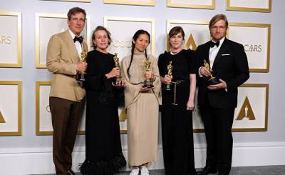 Награды киноакадемии за 2021 год: «Земля кочевников» стала лучшей картиной, а остальные «Оскары» распределились весьма равномерно (CNN, США)