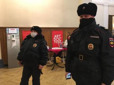 В Петербурге организаторов «Артдокфеста» осудили за нарушение антиковидных мер
