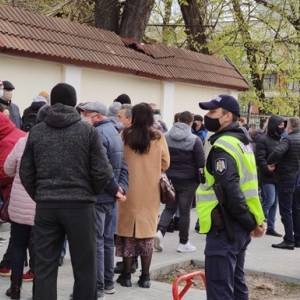 Возле Конституционного суда в Молдове проходит акция протеста
