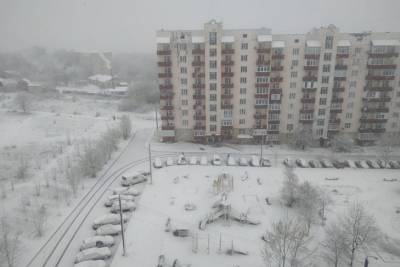 Апрельская зима: Черкащину и Киевщину заметает снегом