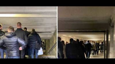 В столичном метро очередь из пассажиров вела аж на улицу