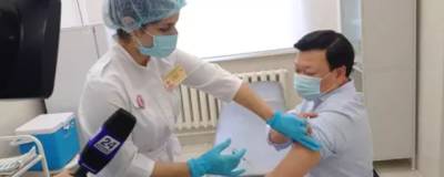 В Казахстане начали делать прививки от ковида препаратом QazVac