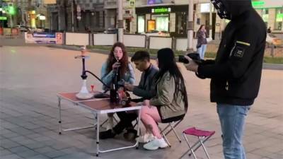Развлечения в карантин: тиктокеры в центре Харькова обустроили выездной ресторан - видео