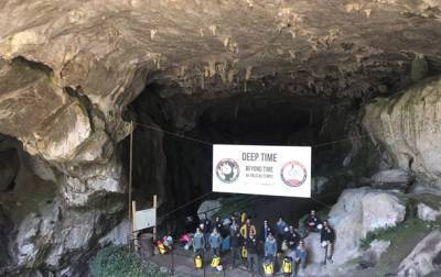 Эксперимент на выживание: люди пробыли в пещере 40 дней без связи и света