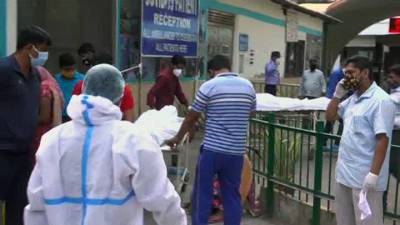 Новости на "России 24". В Индии число заразившихся коронавирусом за сутки выросло на рекордные 352 тысячи