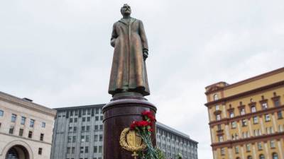 Прокуратура Москвы признала незаконным снос памятника Дзержинскому на Лубянке