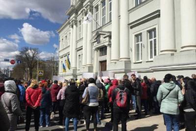 Красная зона: в Чернигове предприниматели вышли на протест, требуя разрешения на работу