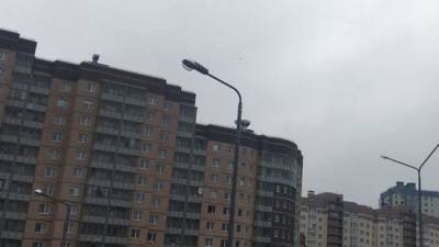 Девочка во сне выпала с 12-го этажа в Москве и выжила