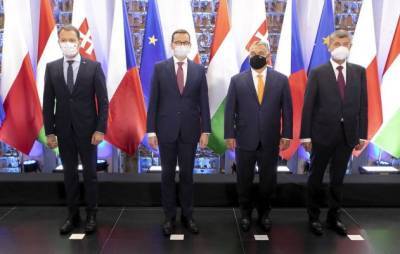 Премьеры Венгрии, Польши и Словакии выразили солидарность с Чехией