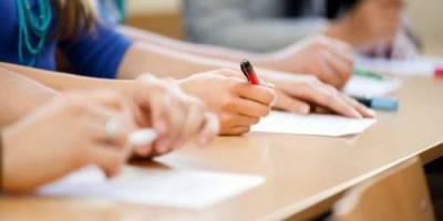 Зеленский подписал закон, который освобождает школьников от государственной итоговой аттестации в 2021 году