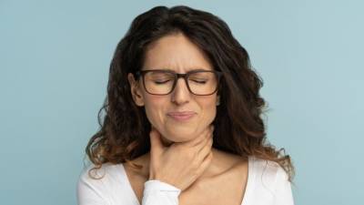 О каким опасных болезнях говорит ком в горле и как от него избавиться — мнение врача