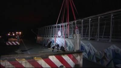 Вести. Задержан водитель грузовика, снесший мост на ЕКАДе