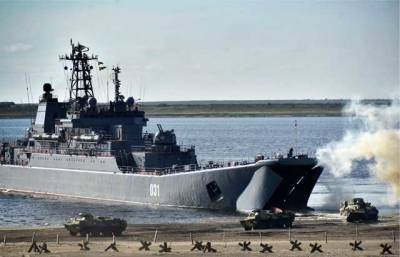 Два десантных корабля Северного флота РФ остались в Черном море