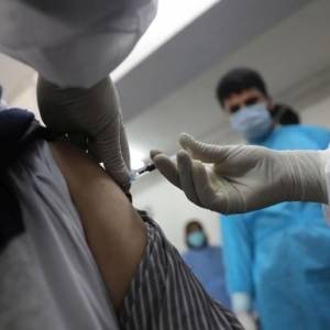В Казахстане стартует массовая вакцинация местным препаратом QazVac